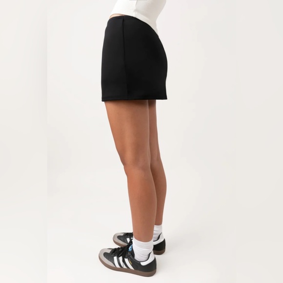 Foundationals Cruise Stretch Mini Skirt in jet black - Picture 4 of 5